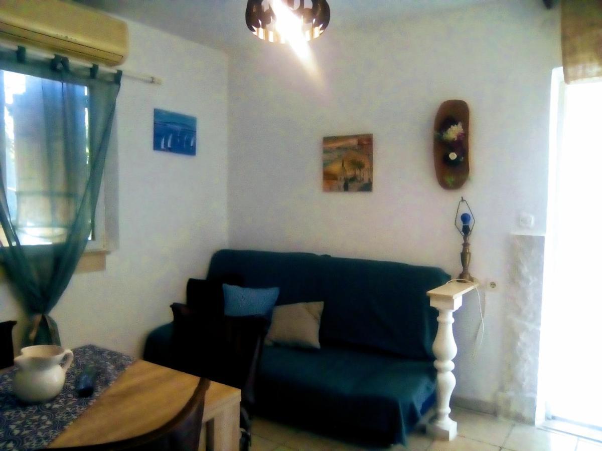 Apartment Ma'Re Supetar Exteriör bild