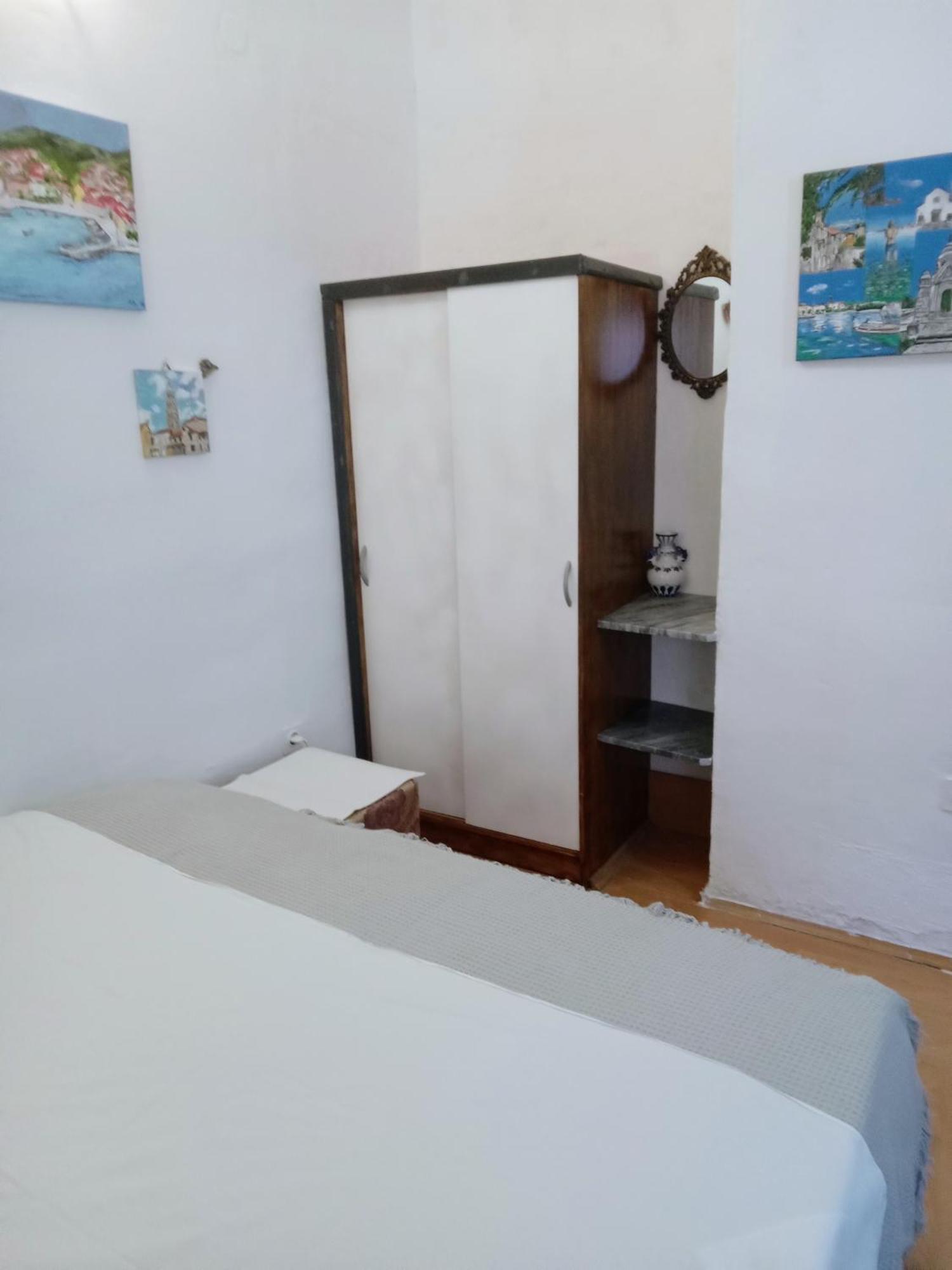 Apartment Ma'Re Supetar Exteriör bild