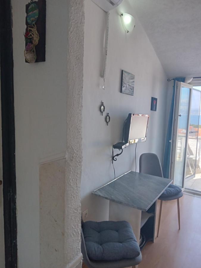 Apartment Ma'Re Supetar Exteriör bild