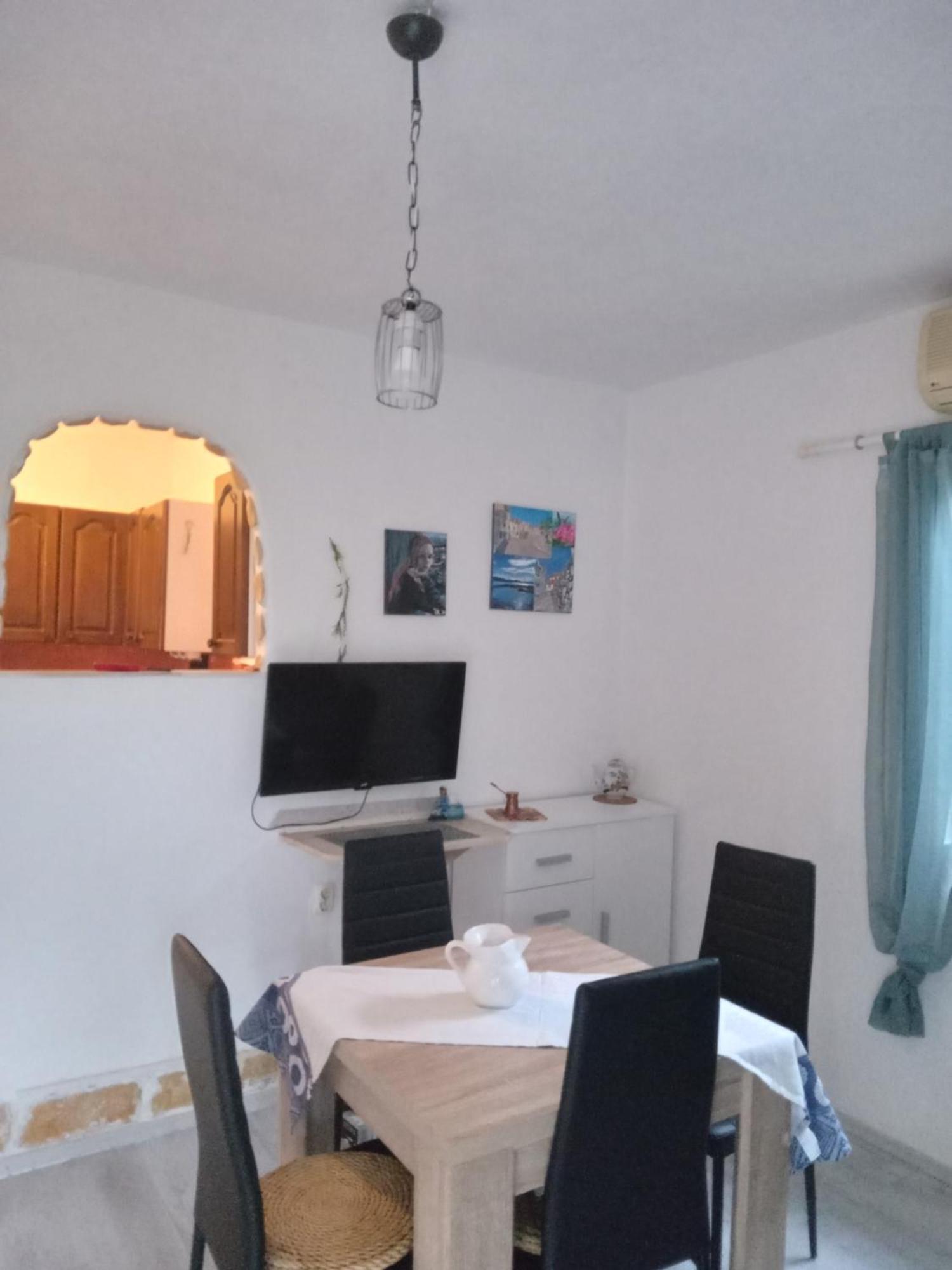 Apartment Ma'Re Supetar Exteriör bild
