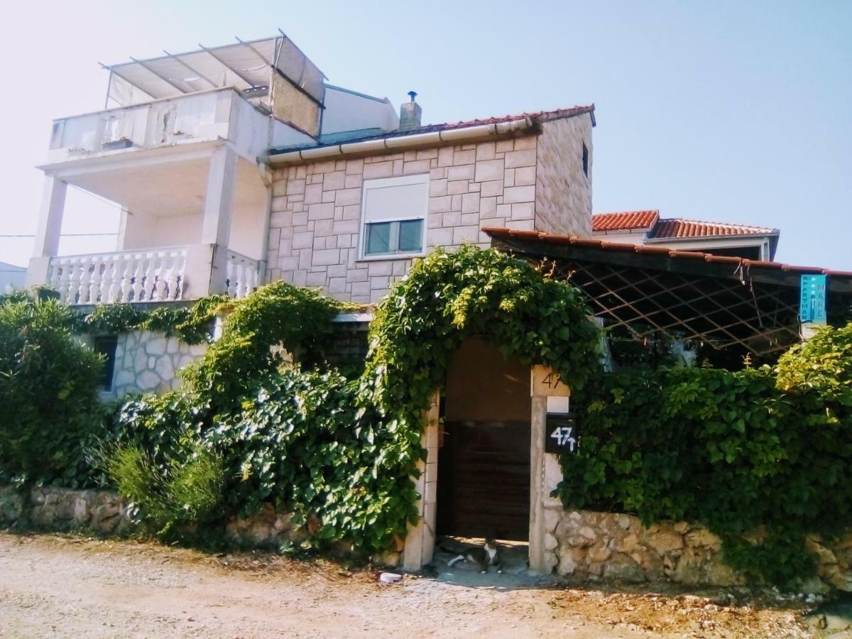 Apartment Ma'Re Supetar Exteriör bild